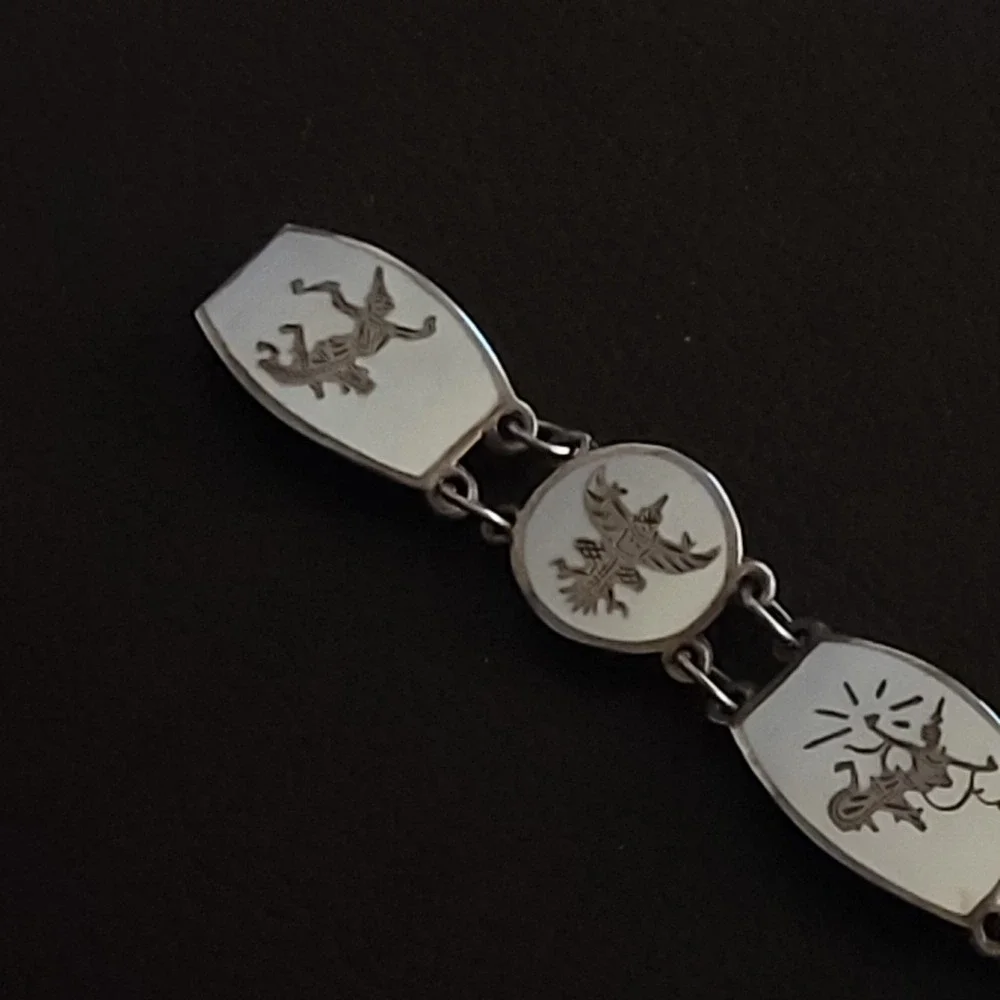 Ernie Donna Seppa Sterling Silver Mythological Good Luck Bracelet Pike Place MKT